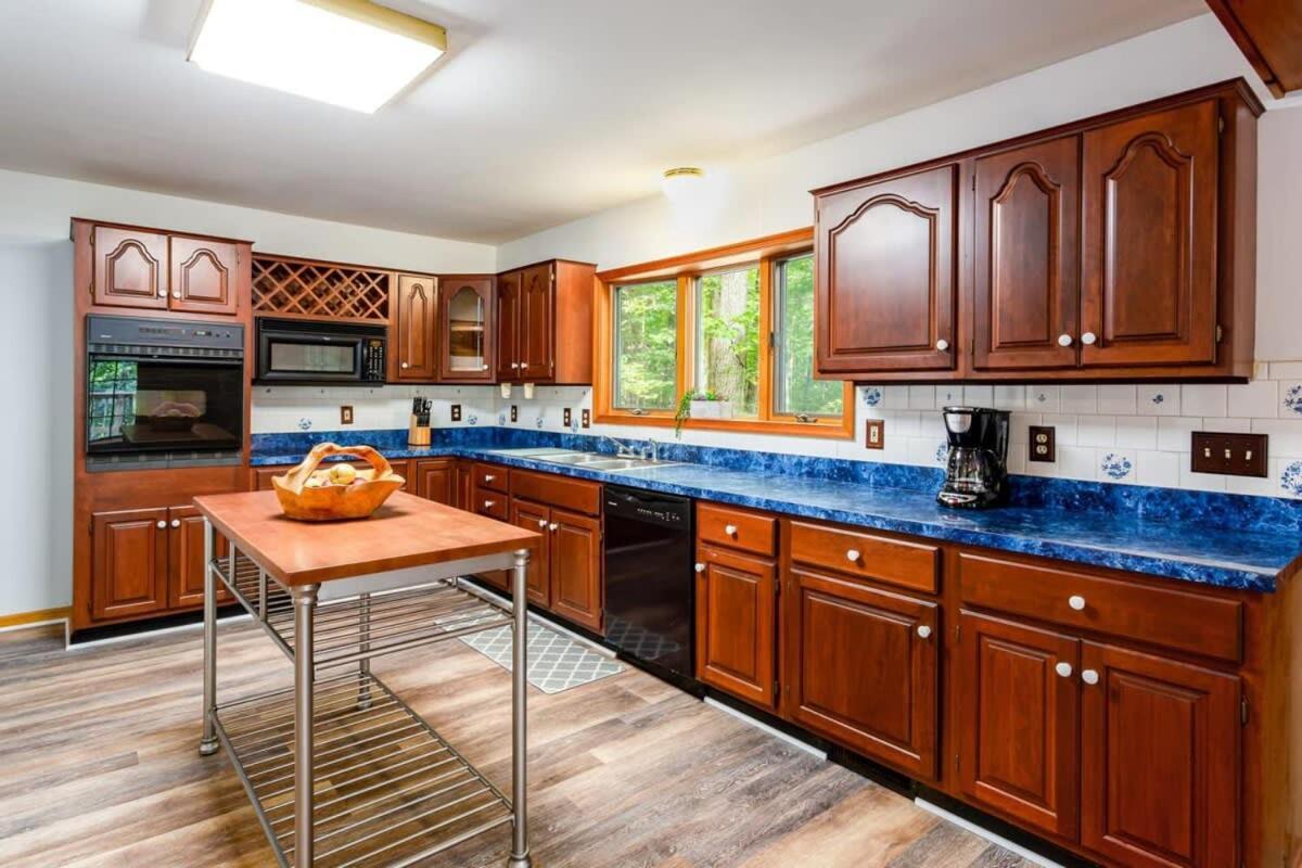 Huge Cabin W Hot Tub, Deck, Grill, Fire Pit, Wifi Berkeley Springs Exterior foto