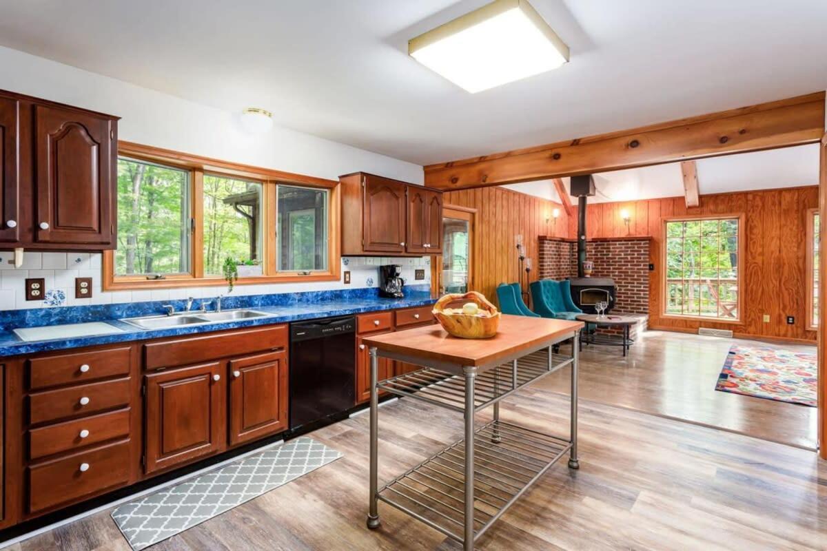 Huge Cabin W Hot Tub, Deck, Grill, Fire Pit, Wifi Berkeley Springs Exterior foto
