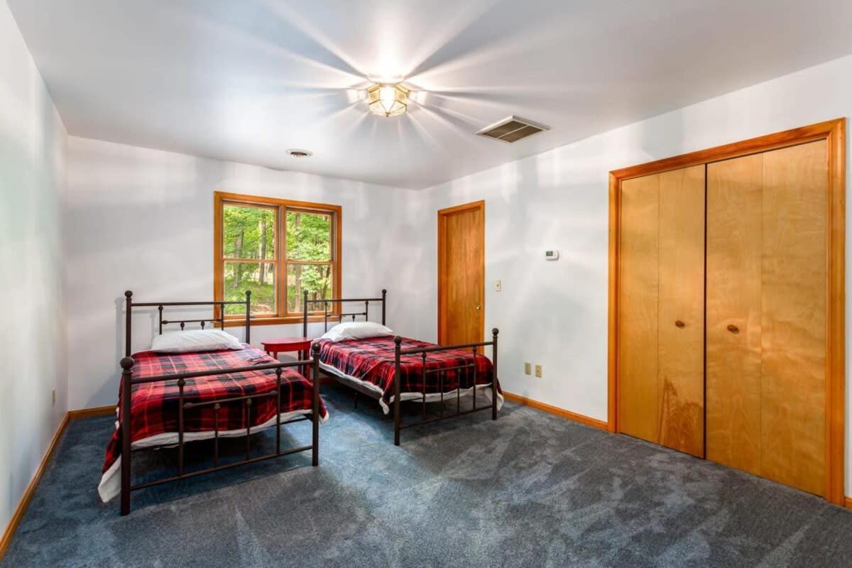 Huge Cabin W Hot Tub, Deck, Grill, Fire Pit, Wifi Berkeley Springs Exterior foto