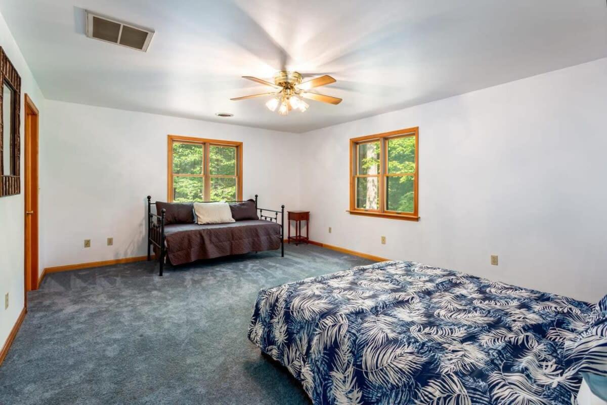 Huge Cabin W Hot Tub, Deck, Grill, Fire Pit, Wifi Berkeley Springs Exterior foto